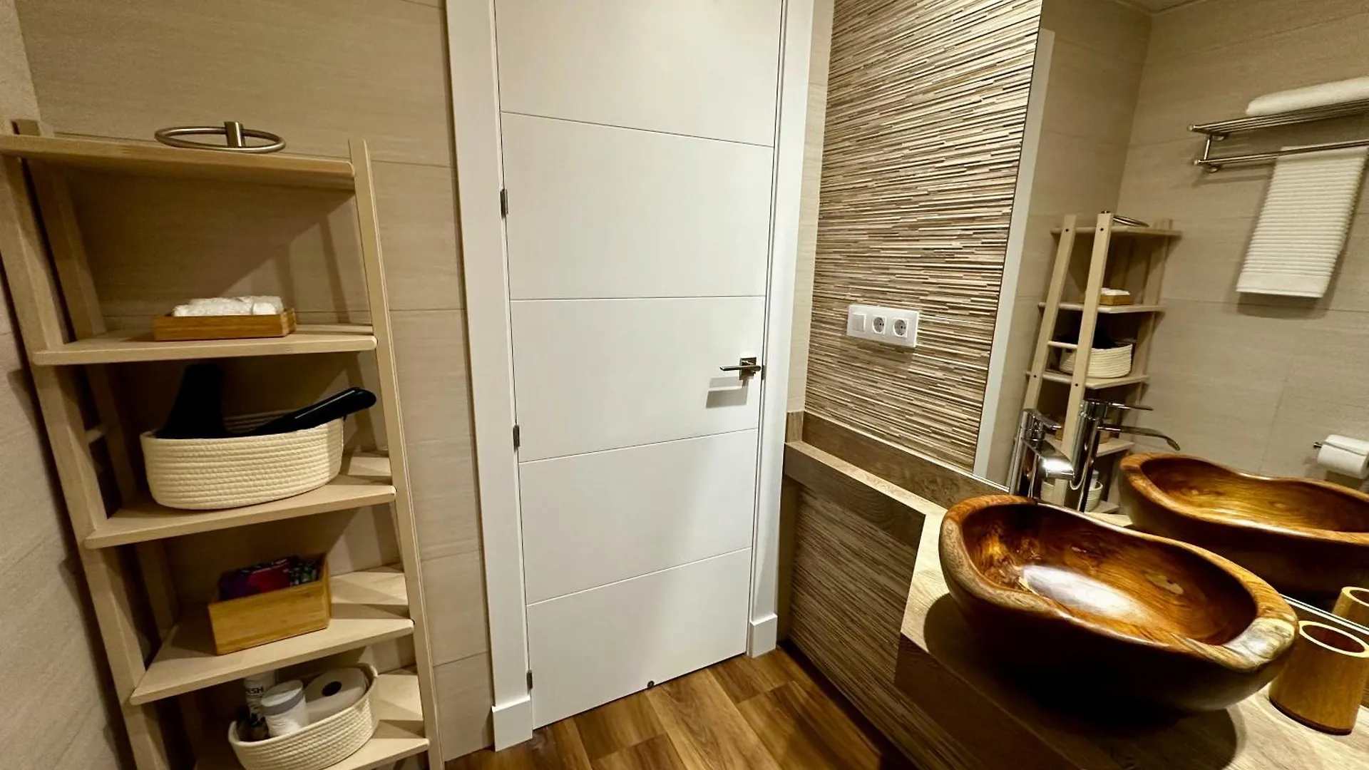 Bastinazo Alohadream - Luxury Premium - Dormirdcategoria Condeto En La Mejor Ubicacion De La Ciudad, Especial Grupos, Insonorizado, Aire Acondicionado En Todas Las Habitaciones, Tv 100