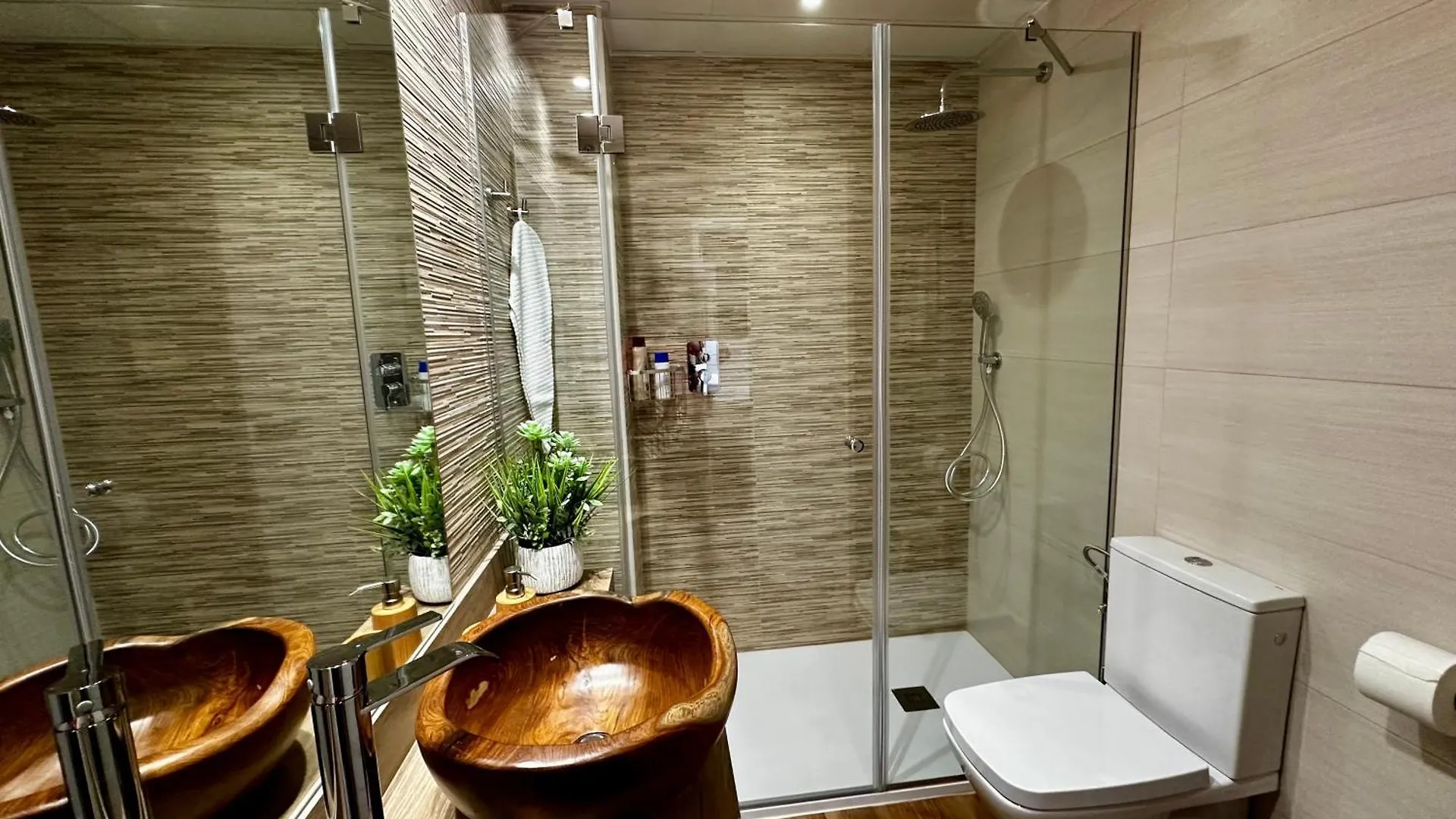 아파트 Bastinazo Alohadream - Luxury Premium - Dormirdcategoria Condeto En La Mejor Ubicacion De La Ciudad, Especial Grupos, Insonorizado, Aire Acondicionado En Todas Las Habitaciones, Tv 100